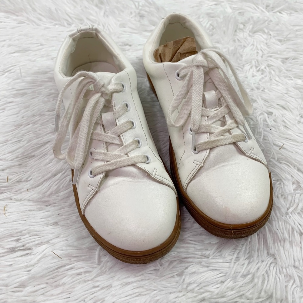 Crewcuts boy's size 4 faux leather lace up sneakers in white